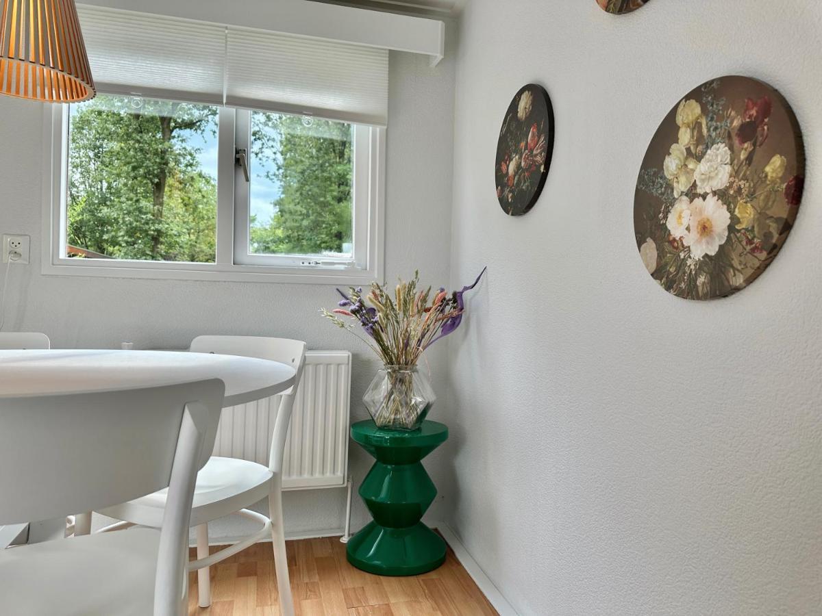 Gezellig Chalet Met 2 Slaapkamers En Zicht Op Het Water Erm エクステリア 写真