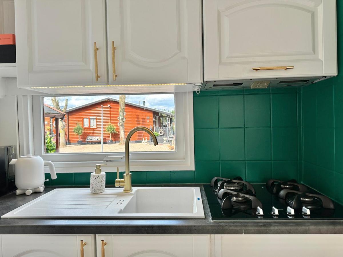 Gezellig Chalet Met 2 Slaapkamers En Zicht Op Het Water Erm エクステリア 写真