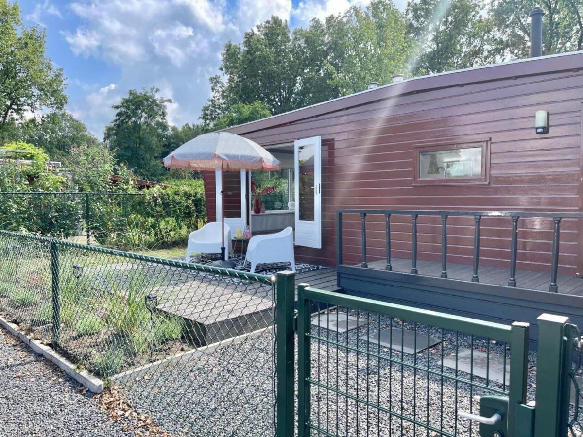 Gezellig Chalet Met 2 Slaapkamers En Zicht Op Het Water Erm エクステリア 写真