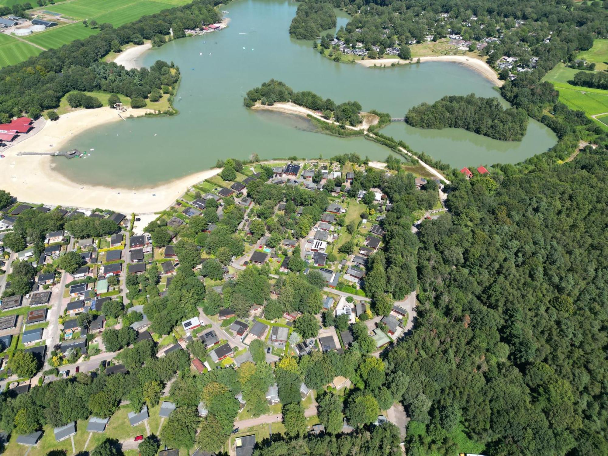 Gezellig Chalet Met 2 Slaapkamers En Zicht Op Het Water Erm エクステリア 写真